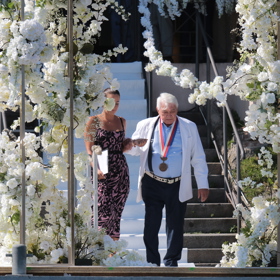 Oddávajícím byl Jiří Krampol.