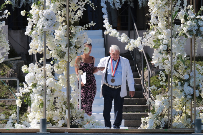 Oddávajícím byl Jiří Krampol. 