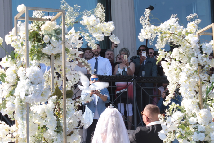 Došlo i na vypouštění holubic. 