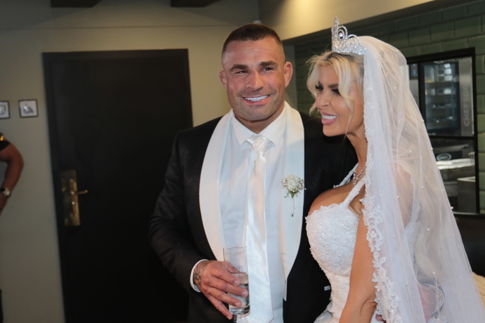 Lela přijala příjmení manžela, a tak se z Ceterové stala Vémolová. 