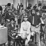 Muzikál Kdyby tisíc klarinetů vychází z jednoduchého nápadu - co se stane, když se všechny zbraně promění v hudební nástroje?