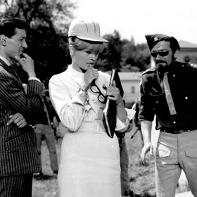 Díky tomu se ve filmu Kdyby tisíc klarinetů mohli sejít hudební hvězdy jako Waldemar Matuška, Eva Pilarová, Karel Gott nebo Hana Hegerová.