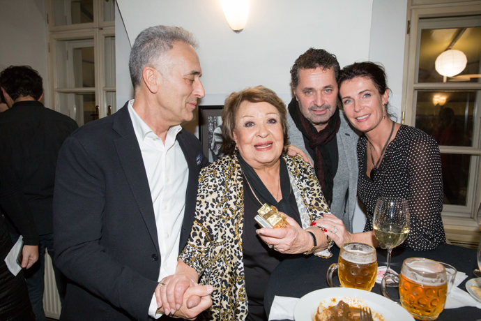 Po třiceti letech už je Daniela dobrou známou většiny Dejdarových hereckých kolegů - například Jiřiny Bohdalové.