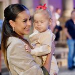 Zpěvačka Monika Bagárová si nejprve užila koncert NobodyListen a potom se vrátila do cukrárny, kde na ni čekala dcera Ruminka.