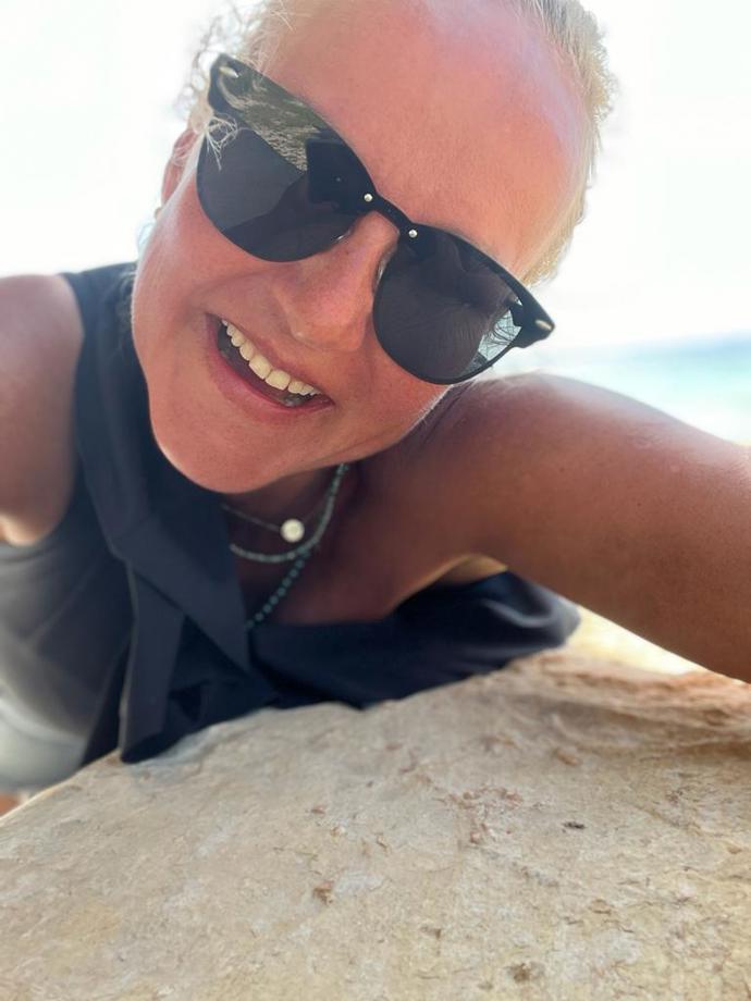 Stejný problém má Vendula Pizingerová i se slunečními brýlemi. Taky je nosí, jen když musí, a jak to jde, odkládá je.