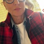 Jenže to nepomohlo a měla by nosit brýle. S těmi má ale vážný problém: vadí jí na obličeji.