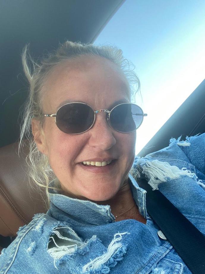 A tak je pořád někde nechává. V kabelce se jí většinou poškrábou, na hlavě zase zamastí. Nepomohl ani lorňon, protože na krku čelí brýle věčně umaštěnému Pepíčkovi.