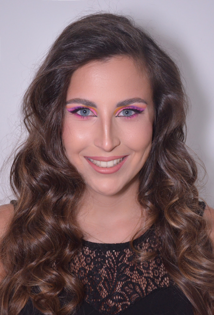 "Na závěr jsem Anetě lehce upravila vlasy, aby celý make-up ještě více vynikl."