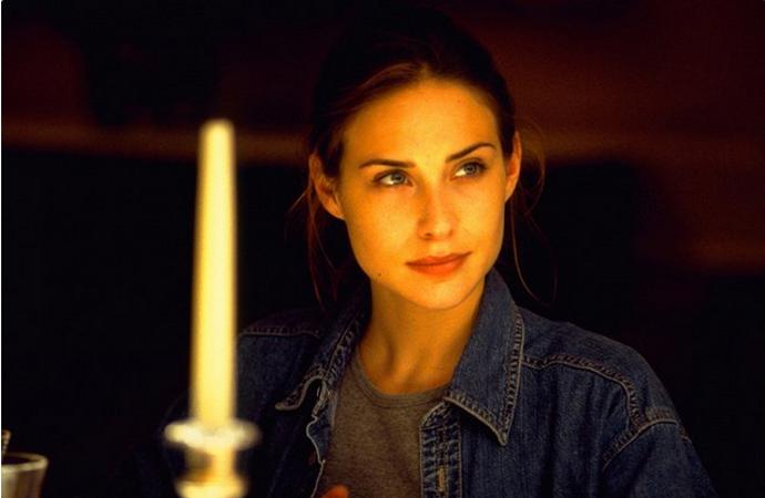 Seznamte se, Joe Black je patrně nejdražším romantickým dramatem historie, rozpočet se vyšplhal na 90 milionů dolarů. Ve stejném roce šel do kin třeba katastrofický snímek Drtivý dopad, který stál o 15 milionů méně.