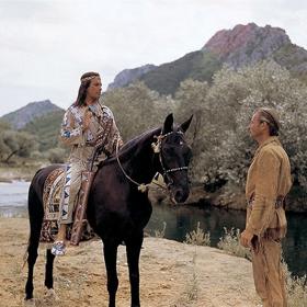 Mezi nejčastější zranění na natáčení filmu Vinnetou - Rudý gentleman patřil pád z koně.