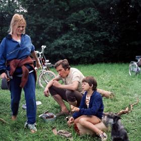 Jana Preissová ve filmu Jak dostat tatínka do polepšovny málem nehrála, byla totiž na mateřské dovolené. Kývnout na nabídku ji přiměl manžel, který pak dohlížel na děti, když zrovna točila.