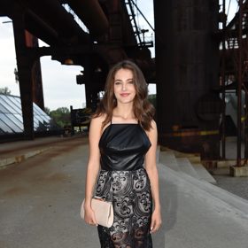 Sara a její šaty u příležitosti České Miss 2018. Na odiv nedala jen své sexy nohy...