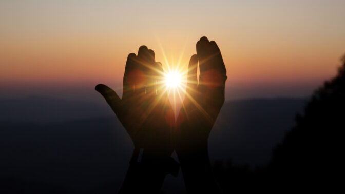 Částečné zatmění Slunce přináší opakující se jedničky. Očistí vztahy a přinese i chvíli k zamyšlení