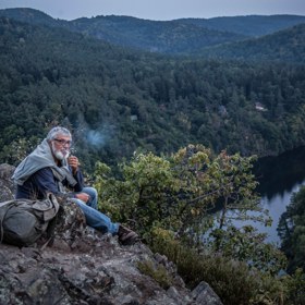 Povede se mu najít po letech to, oč jej připravil partnerský život?