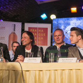 Znát jej mohou diváci Hudebního divadla Karlín, kde diriguje muzikály - spolupracuje tak například s Ondřejem Brzobohatým (vpravo).