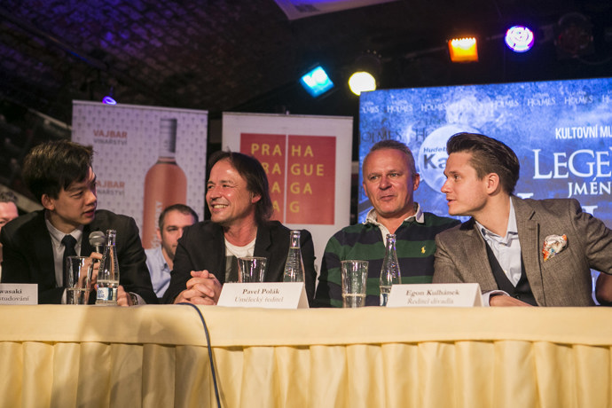 Znát jej mohou diváci Hudebního divadla Karlín, kde diriguje muzikály - spolupracuje tak například s Ondřejem Brzobohatým (vpravo).