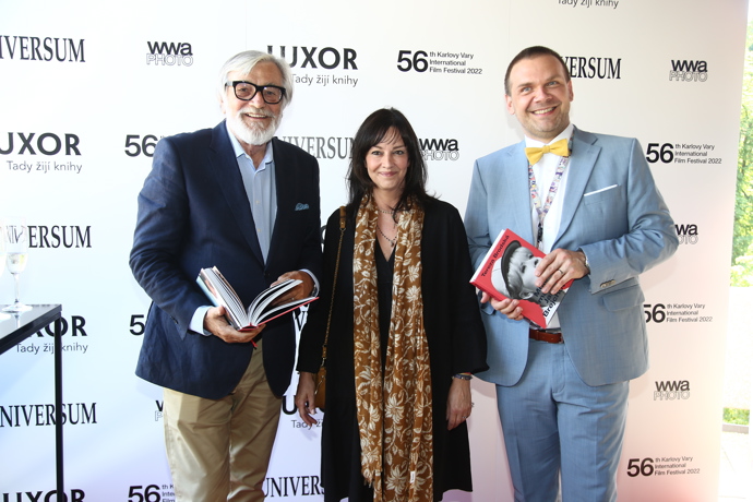 Knihu pokřtili ministr kultury Martin Baxa a prezident festivalu Jiří Bartoška.