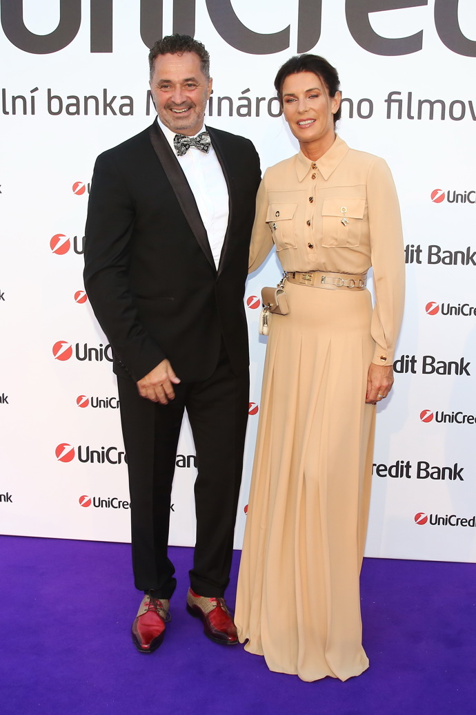 V současné době ale Martin Dejdar chodí s manželkou do společnosti častěji. 