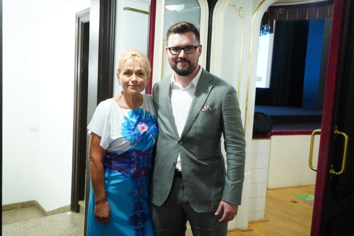 Do Karlových Varů si Pavla přivezla syna Adama Křenka.