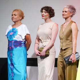 K šedesátinám si herečka nadělila postavu snů - posuďte sami podle její úchvatné siluety letos v Karlových Varech.