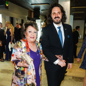 Jiřinka po boku svého vnuka.