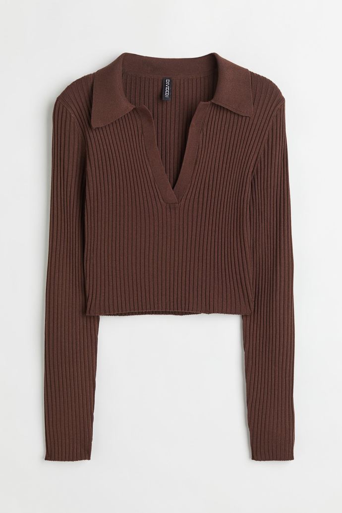 Žebrovaný top s límečkem. H&M, 399 Kč