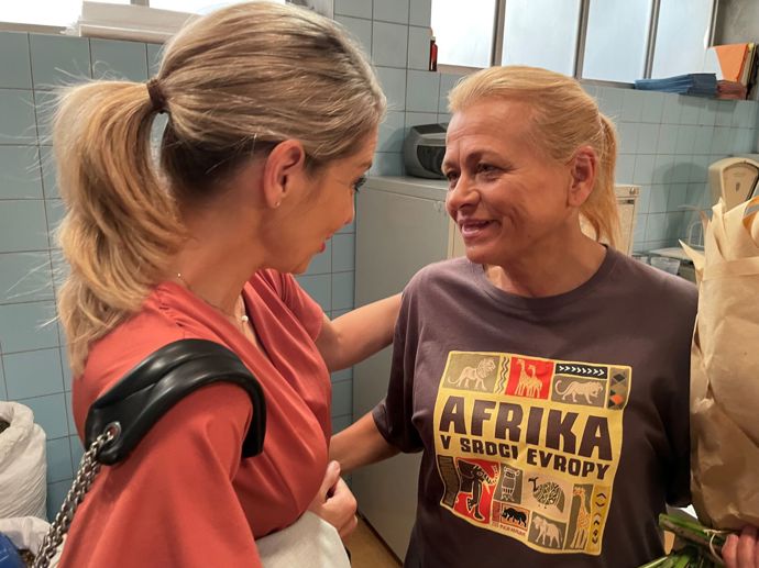 Mezi gratulanty nechyběla ani herečka Sabina Laurinová. „Přeju, ať jsme stále mladé, a to jsme! Pevné zdraví, radost, energii a aby měla pořád tak skvělé kolegy, jako jsme my,“ vyznala se.