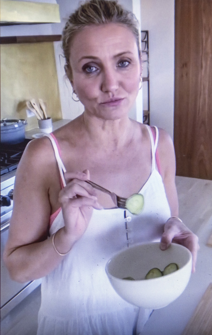 Populární jsou na Instagramu její videa o vaření a zdravém životním stylu.