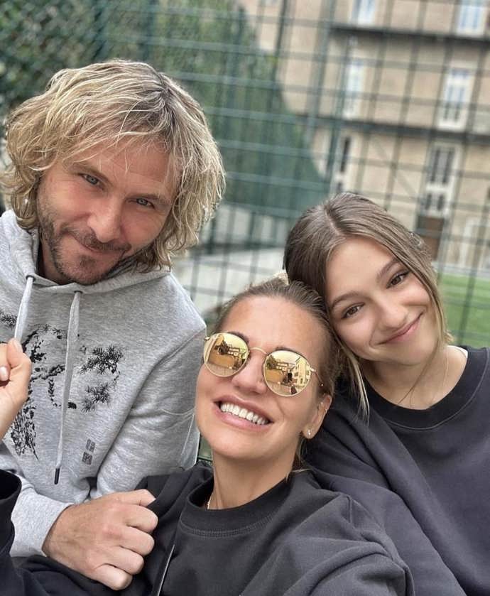 Pavel Nedvěd už dobře vychází také s dcerou Dary Rolins Laurou.