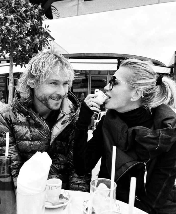 Zásadní bylo podle Dary Rolins první rande, kdy ji Pavel Nedvěd pozval v Itálii na kávu. Tvrdí, že ten den se země zachvěla.