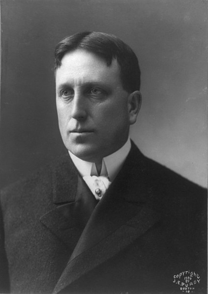 Magazínový magnát William Randolph Hearst si přál, aby každý, kdo prokáže, že je jeho dítětem, dostal jeden dolar.
