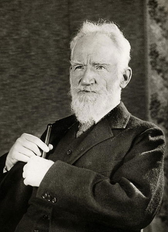 George Bernard Shaw po své smrti zanechal peníze na financování zbrusu nové abecedy, která se měla jmenovat Shawova abeceda. Měla mít alespoň 40 písmen, musela být fonetická a výrazně se lišit od latinky. Vytvořili ji v roce 1950.