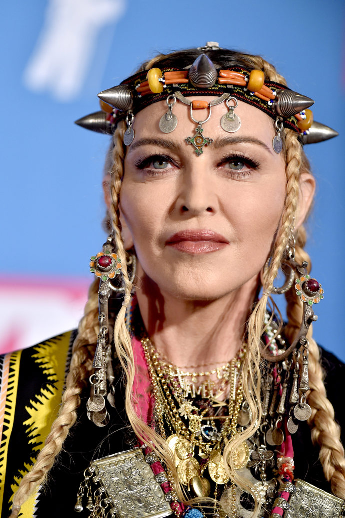 V roce 2018 na MTV Video Music Awards. To bylo zpěvačce 58 let a blížící se kulatiny ji přiměly na operacích přidat.