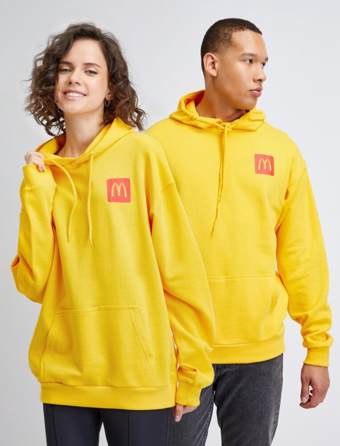 Společnost McDonald’s působí na českém trhu již 30 let a výročí slaví kolekcí oblečení.