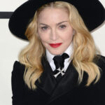 V roce 2014 už byly zásahy estetických specialistů vidět znatelněji.