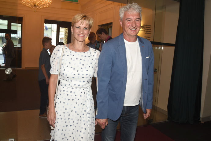 Se svou ženou Andreou na premiéře muzikálu Slunce, seno, jahody.