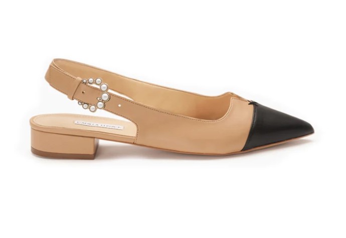 Slingback lodičky Alicia, které obouvá Kate Middleton. Camilla Elphick, 7400 Kč.