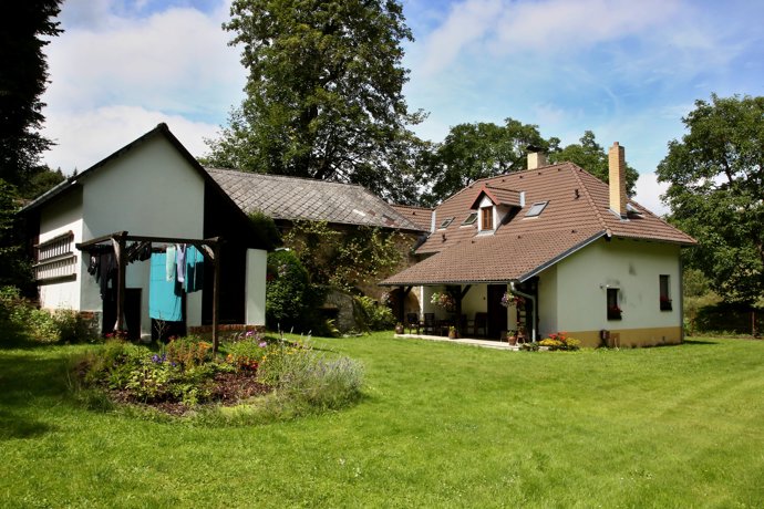 Venkovské stavení zpěvačka vlastní 30 let a neustále jej zvelebuje.