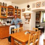 Zpěvačka Petra Janů má chalupu v jižních Čechách. Pochází z 12. století.