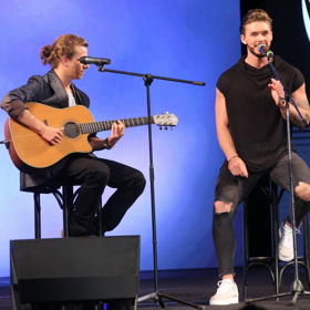 Nakonec se ukázalo, že Matyáš je po otci skvělý zpěvák a hudebník - předvedl to v rámci volné disciplíny.