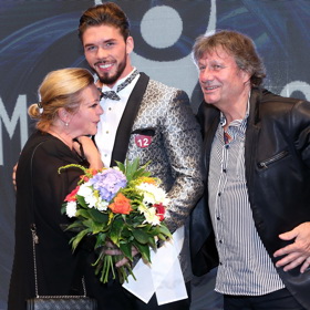 Matyáš Hložek se stal Mužem roku v roce 2017. Gratulovat mu přišli oba rodiče - Standa Hložek byl na svého syna pyšný.