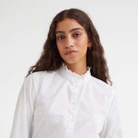 Bílá oxfordská košile. H&M, 799 Kč