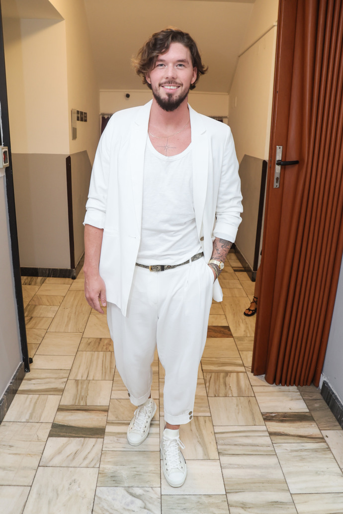 Muž roku 2017, Matyáš Hložek, patřil mezi nejlépe oblečené muže v sále. Nelze mu upřít kariéru v modelingu a i pět let od vítězství vypadá stále dobře. Matyáš je také důkazem, že do společnosti muži nemusí nosit jen nudná černá sáčka, ale mohou se v letních měsících hravě odvázat.