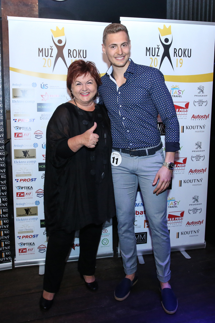 Díky soutěži posbíral nové kontakty a seznámil se s množstvím známých osobností. Na fotografii se zpěvačkou Hankou Křížkovou.