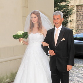 Takto Michal vedl dceru k oltáři v roce 2013.