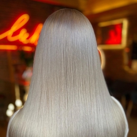 To se odráží i na jejich účesu, který je vždy dokonalý.