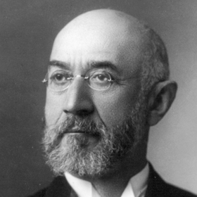 Když se Isidor Straus rozhodl, že raději zůstane na potápějícím se Titaniku, a své místo na záchranném člunu přenechá ženě či dítěti, jeho choť Ida zůstala s ním.