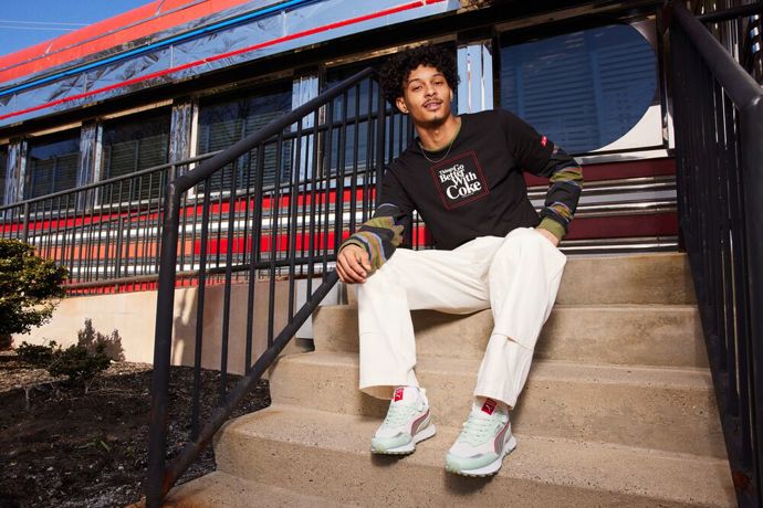 Vybrané produkty kolekce budou v ČR dostupné v Bibloo, Everball a Dual Sport v průběhu srpna.
