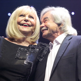 Další známé písničky nazpívala s Petrem Rezkem, například hity Asi, asi či Duhová víla.