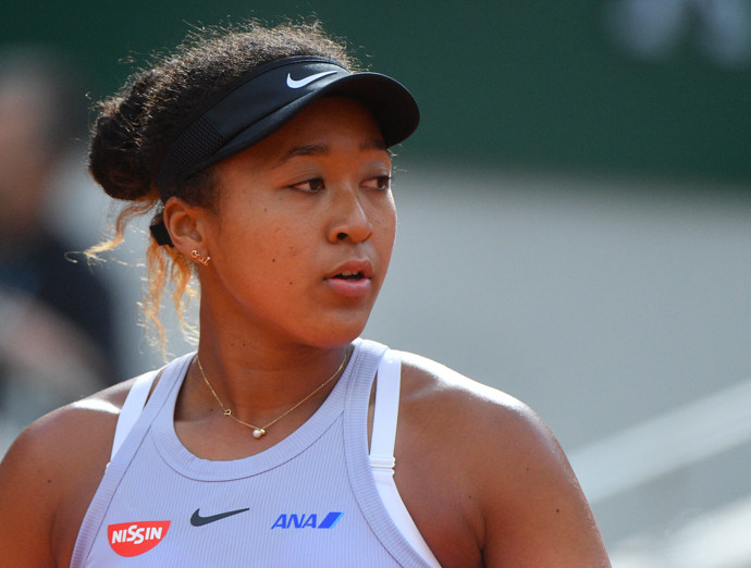 Tenistka Naomi Osaka je autorkou značky KINLÒ. Ta se zaměřuje na práci s pokožkou a pigmentem, proto jí vévodí krémy na opalování. 
